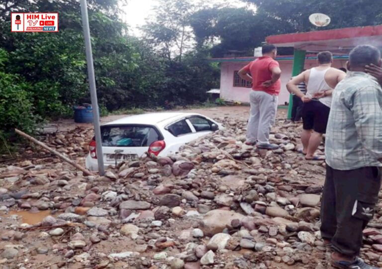 Hamirpur: सुजानपुर विधानसभा क्षेत्र के खैरी गांव में मूसलाधार बारिश से तबाही, कई घर क्षतिग्रस्त