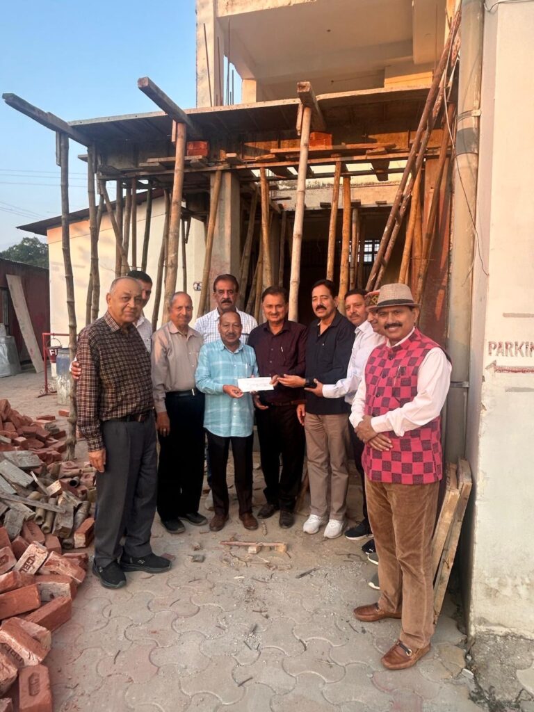 Kangra: शाहपुर की नौसेना वेटरन एसोसिएशन ने जरूरतमंद परिवार की मदद के लिए बढ़ाया हाथ