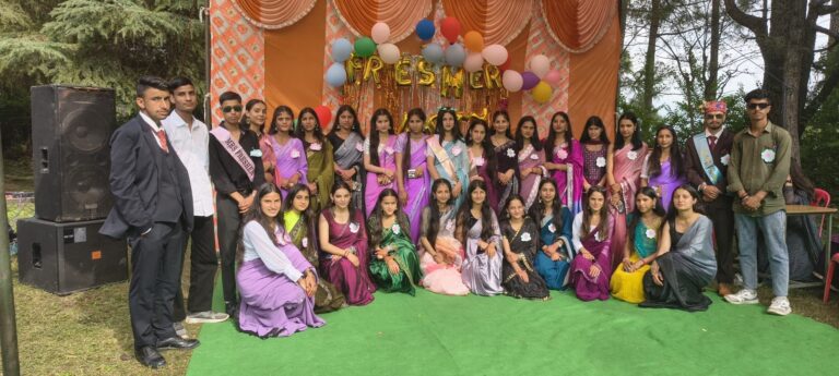 Kangra: रिड़कमार कॉलेज में फ्रेशर पार्टी का भव्य आयोजन: अक्षय बने मिस्टर फ्रेशर, शिक्षा बनी मिस फ्रेशर