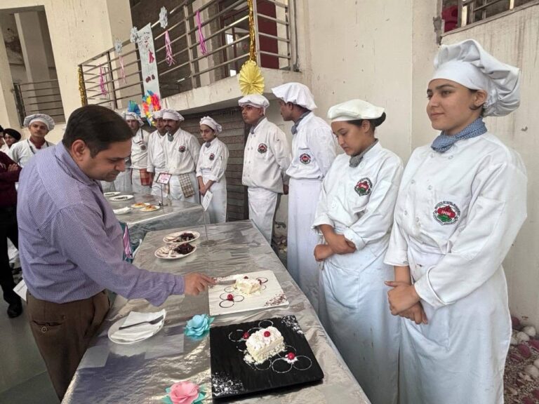 Hamirpur: IHM हमीरपुर में “Bake It Best Challenge” ने बढ़ाया तापमान! युवा शेफ्स ने बेकिंग कला से जीता दिल