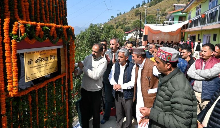 Himachal: कसुम्पटी में 9 करोड़ की सौगात! ग्रामीण विकास मंत्री अनिरुद्ध सिंह ने की पेयजल योजना और पंचायत भवनों की सौगातें