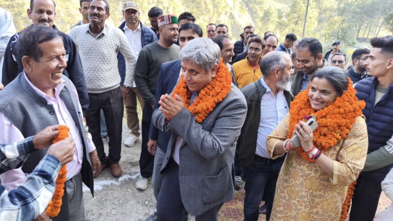 Chamba: चंबा में विकास की नई राह: विधायक नीरज नैय्यर ने दो सड़कों का किया भूमिपूजन, 1.38 करोड़ की लागत से होंगे निर्माण कार्य शुरू