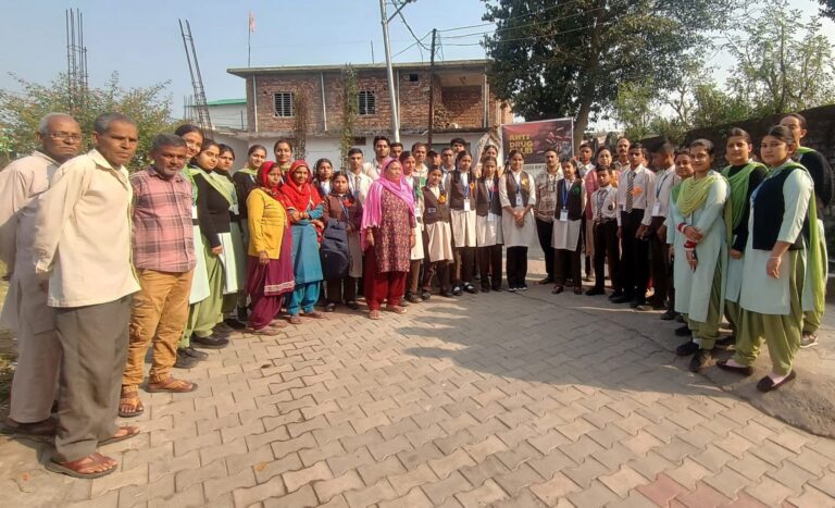 Kangra: “युवा ही देश का भविष्य हैं” — समाजसेवी विकास विक्की ने स्कूल में दी नशे से दूर रहने की सीख!