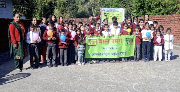 Kangra: बाल दिवस पर सनातन पब्लिक स्कूल में चाइल्ड हेल्पलाइन कांगड़ा ने बच्चों को दिए सुरक्षा व अधिकारों के बारे में महत्वपूर्ण संदेश