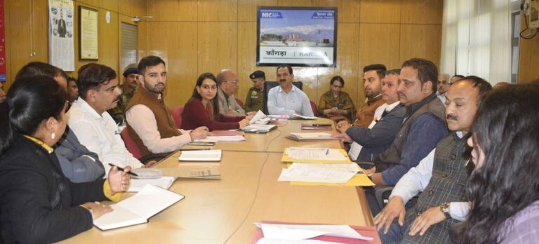 Kangra: कांगड़ा में नशे के खिलाफ बड़ा कदम! स्कूल-कॉलेजों में शुरू होगा जागरूकता अभियान, डॉक्टर भी होंगे प्रशिक्षि
