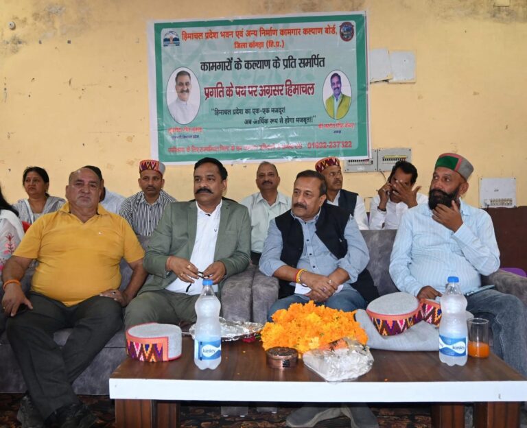 Kangra: नरदेव सिंह कंवर बोले — श्रमिकों का सामाजिक और आर्थिक उत्थान सरकार की प्राथमिकता, नूरपुर में लगा जागरूकता शिविर