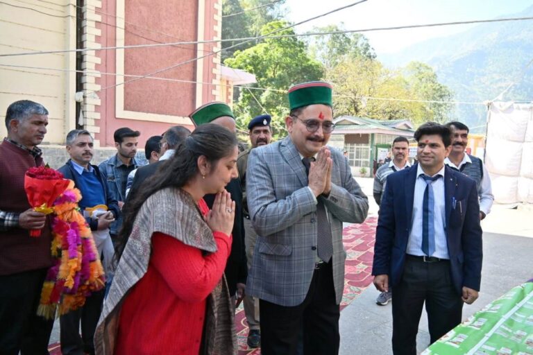 Shimla: रामपुर में लगा विशाल विधिक साक्षरता शिविर: नशे, बच्चों की सुरक्षा और पर्यावरण पर जागरूक हुए सैकड़ों लोग&nbsp;