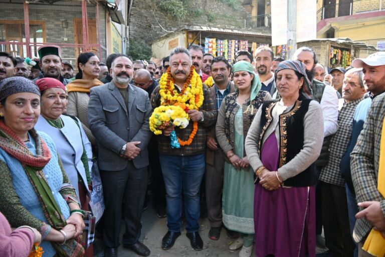 Himachal: शिक्षा मंत्री रोहित ठाकुर ने जुब्बल-अंटी दौरे में किया पंचायत भवन का लोकार्पण, खेल और स्वास्थ्य पर भी फोकस