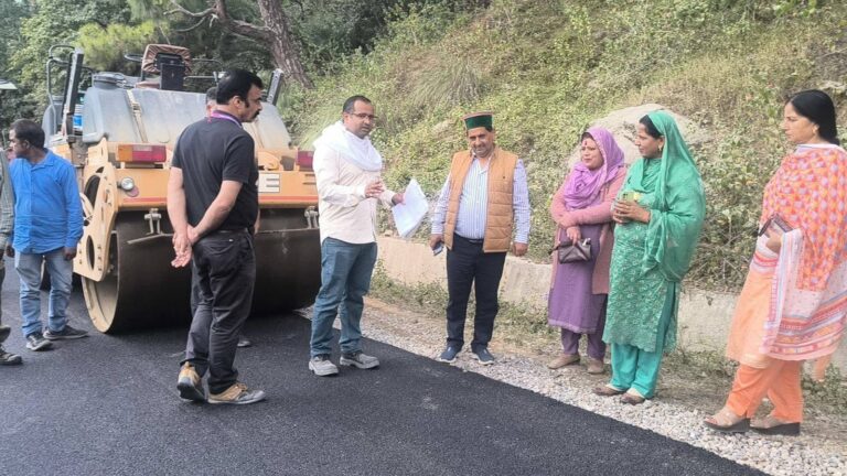 Kangra: शाहपुर–बोह सड़क बनेगी धारकण्डी क्षेत्र की विकास की नई राह, निरीक्षण के दौरान विधायक पठानिया ने जताया संतोष