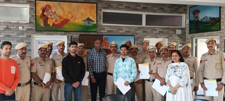 Hamirpur: आपदा राहत में मजबूती: हमीरपुर में होमगार्ड्स को डीप अंडर वाटर डाइविंग और स्वीमिंग का प्रशिक्षण