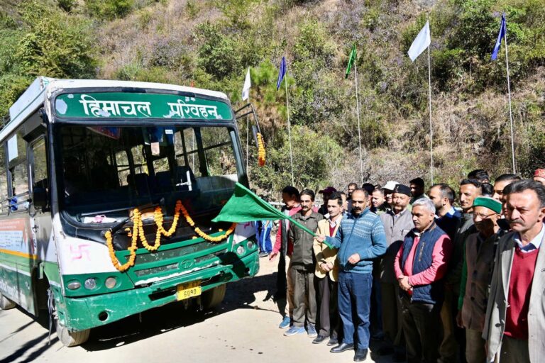Himachal: क्यारकोटी में बड़ा धमाका! मंत्री अनिरुद्ध सिंह ने एक ही दिन में करोड़ों की सौगातें दीं—नई सड़कें, नए भवन और गांवों को बड़ी राहत