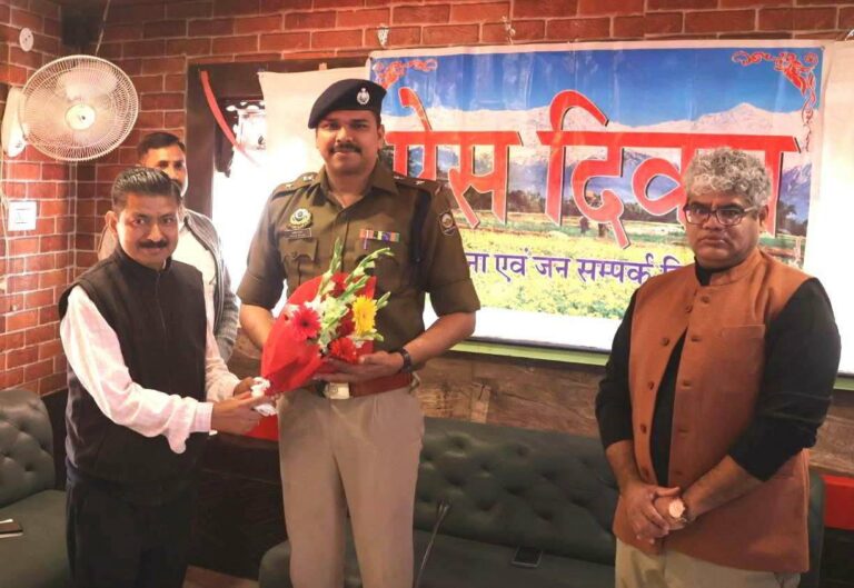 Kangra: फेक न्यूज का बढ़ता खतरा! राष्ट्रीय प्रेस दिवस पर धर्मशाला में बड़े विशेषज्ञों ने बताई सच्चाई की असली लड़ाई