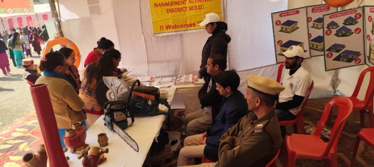 Kullu: कुल्लू में मेगा लीगल लिटरेसी कैम्प: आपदा प्रबंधन प्राधिकरण का धमाकेदार जागरूकता अभियान, लोगों को दी गई जीवन बचाने वाली अहम टिप्स!