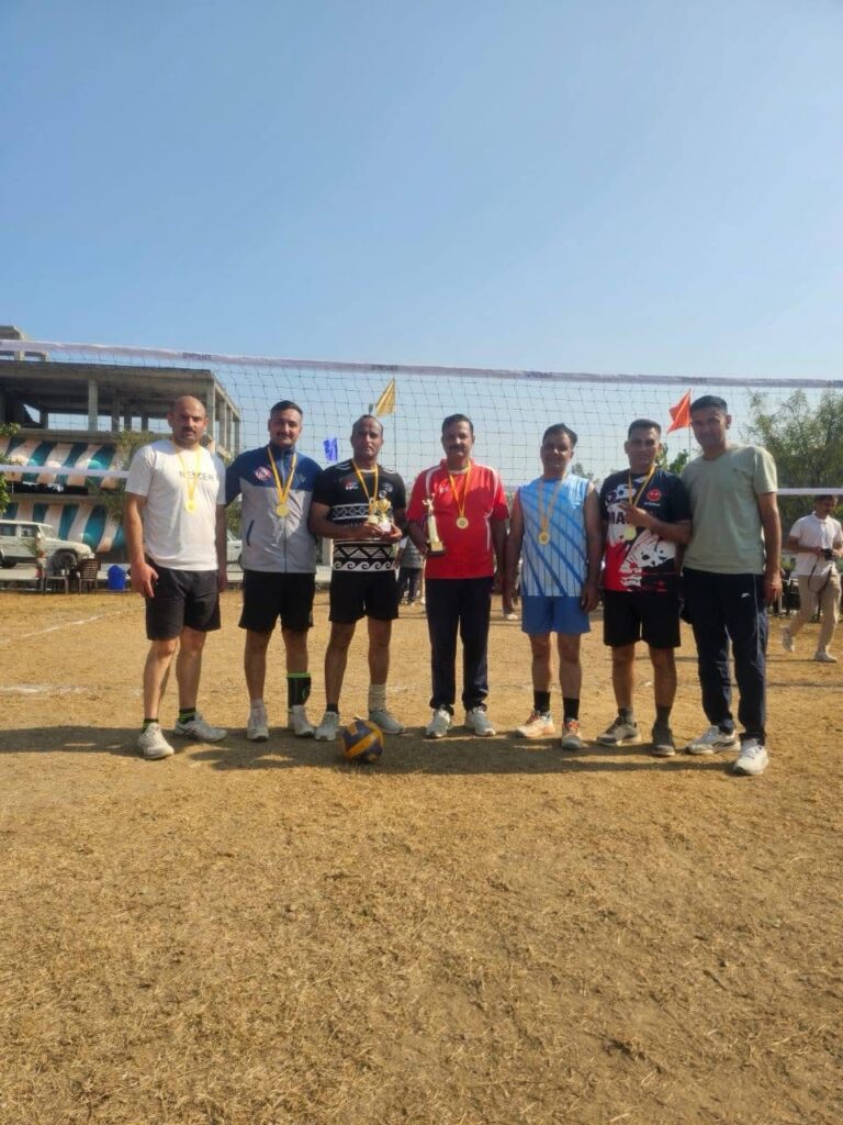 Sirmaur: धमाकेदार जीत! सिरमौर पुलिस की वॉलीबॉल टीम ने 6th IRBn धौलाकुआं को हराकर रचा कमाल – एक खिलाड़ी बना स्टार!