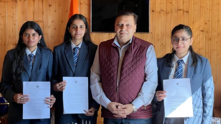 Himachal: HPU के स्टूडेंट्स की बड़ी उपलब्धि! 7 LPA तक के पैकेज के साथ 7 छात्रों को शानदार जॉब ऑफर