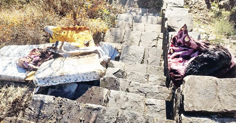 Shimla: हिमाचल में ताबड़तोड़ आग के कहर! रोहड़ू में तीन मंजिला घर राख, मणिकर्ण में दो मकानों को निगली लपटें