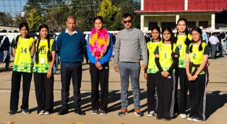 Kangra: बरेली में चमकी हिमाचल की बेटी! बीड़ की श्वेता ठाकुर ने राष्ट्रीय वॉलीबॉल में किया कमाल