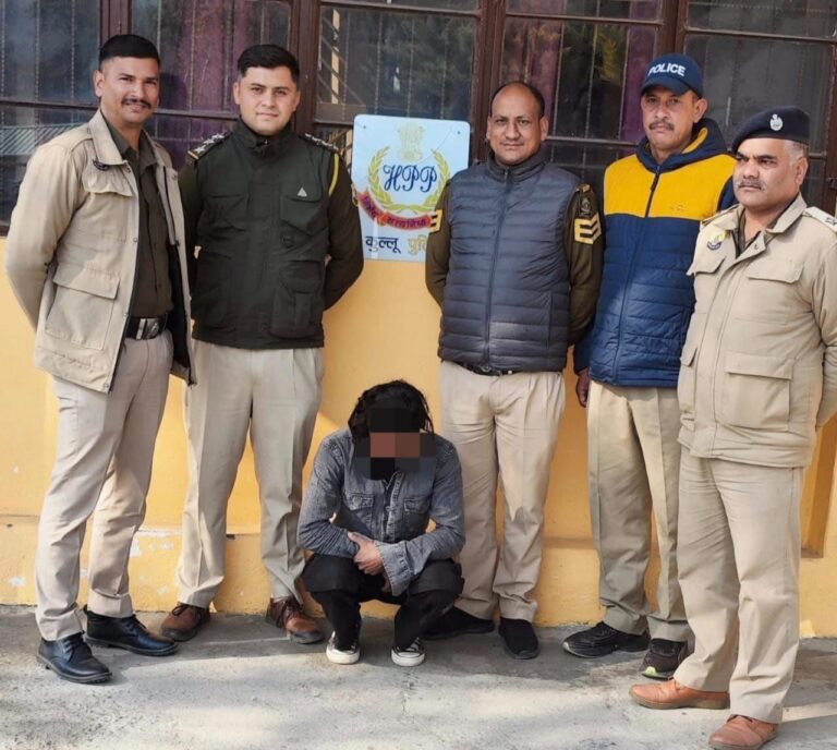 Kullu: कुल्लू में रेन शैल्टर के पास मिला युवक संदिग्ध, 498 ग्राम चरस के साथ गिरफ्तार! पुलिस की बड़ी कार्रवाई