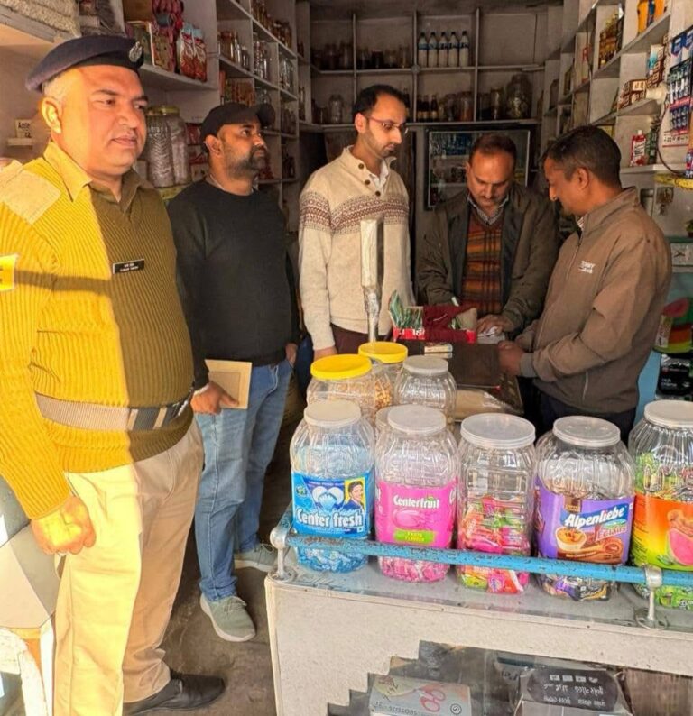 Kangra: तंबाकू नियंत्रण कानून का सख्त प्रवर्तन: नगरोटा बगवां में फ्लाइंग स्क्वाड की धावा कार्रवाई, 6 चालान जारी