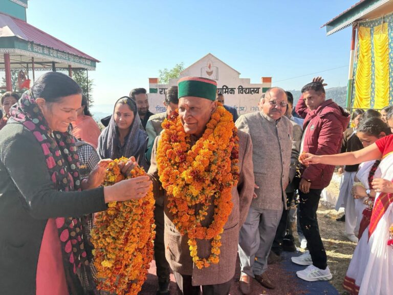 Kangra: बैजनाथ में किशोरी लाल ने किया वार्षिक पुरस्कार वितरण समारोह का उद्घाटन, मेधावी छात्रों को प्रोत्साहन राशि और सम्मान