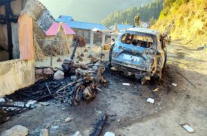 Himachal: सलूणी में भीषण रात्री आग! दुकान और दो वाहन जले राख—ग्रामीणों की बहादुरी से बड़ा हादसा टला