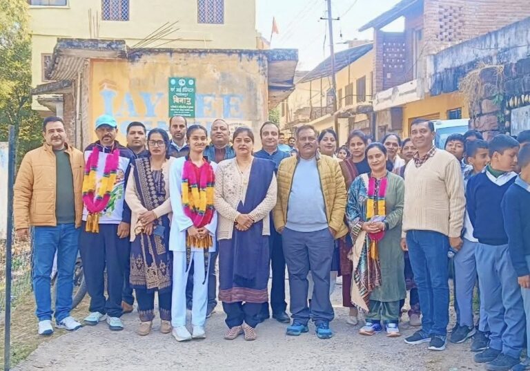 Kangra: जयसिंहपुर की 12 साल की ताइक्वांडो स्टार अंशिका ने राष्ट्रीय स्तर पर जीता ब्रोंज मेडल, स्कूल में भव्य स्वागत!