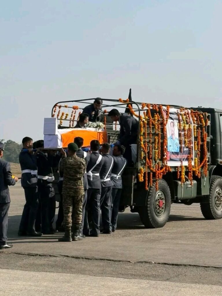 Kangra: शहीद पायलट नमांश स्याल को पैतृक गांव पटियालकर में नम आँखों से अंतिम विदाई