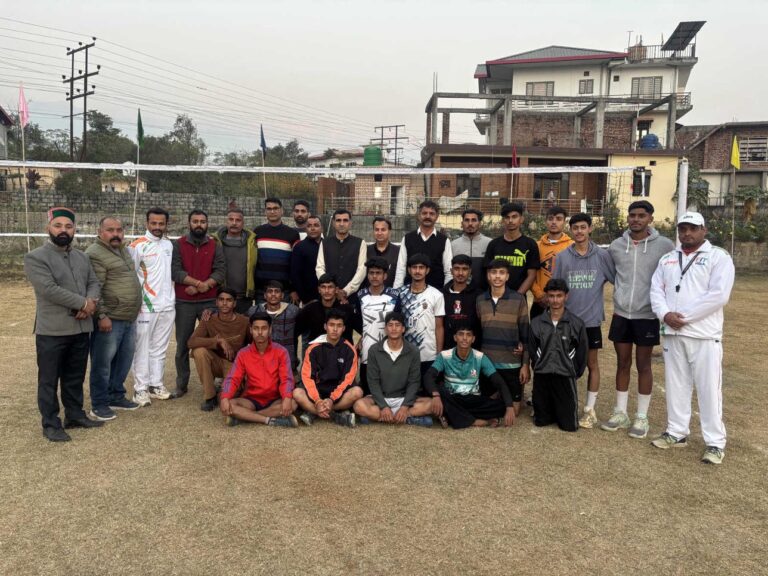 Kangra: राज्य स्तरीय वॉलीबॉल प्रतियोगिता में जिला कांगड़ा का प्रतिनिधित्व करेगी चयनित टीम, कल होगी रवाना