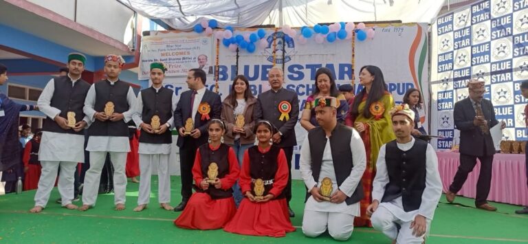 Hamirpur: ब्ल्यू स्टार स्कूल का वार्षिक उत्सव: मुख्य अतिथि सुनील शर्मा बिट्टू ने की बड़ी घोषणाएं, बच्चों की प्रतिभा पर जमकर बरसीं तालियां