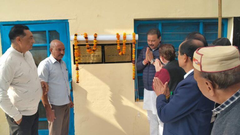 Kangra: गंगथ पंचायत में विधायक मलेंद्र राजन ने सुनी जनता की समस्याएं, 11.75 लाख के विकास कार्यों का शिलान्यास