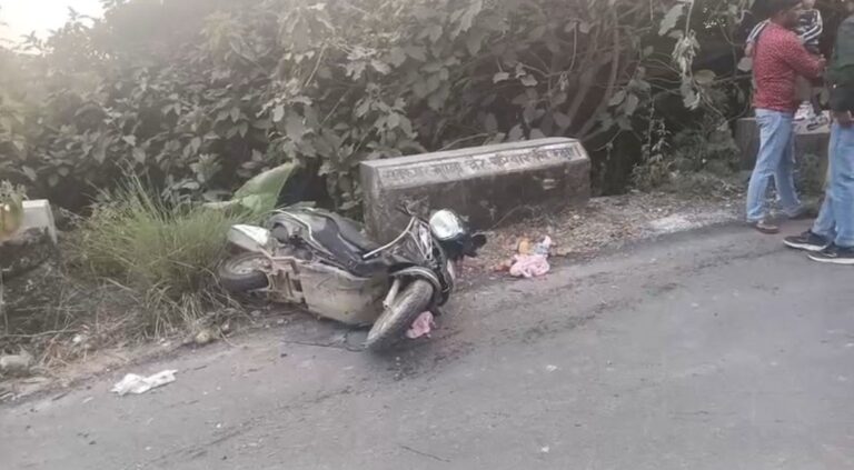 Kangra: शाहपुर में दर्दनाक हादसा: ब्लाइंड मोड़ पर तेज रफ्तार कार ने मारी टक्कर, 5 साल की मासूम की मौत