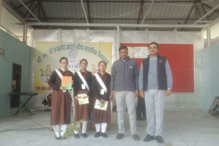 Kullu: संविधान दिवस पर आनी में निबंध प्रतियोगिता: दीक्षा ठाकुर बनी प्रथम, छात्रों ने संविधान के महत्व को समझा