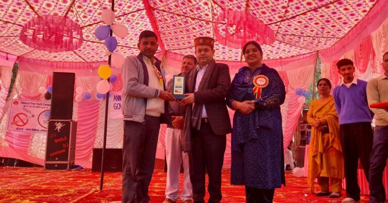 फतेहपुर स्कूल में वार्षिक पुरस्कार समारोह, मेधावी छात्रों की चमकी प्रतिभा!