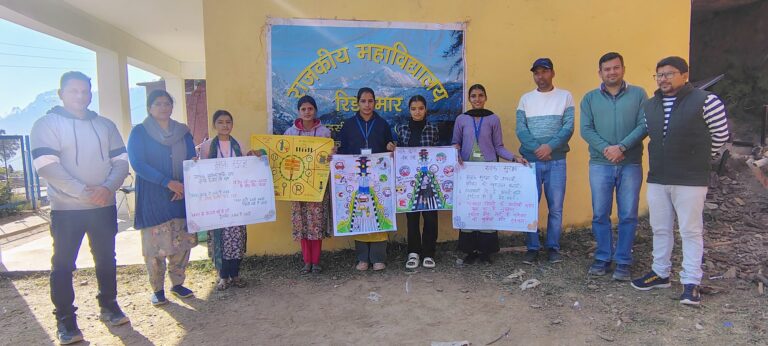 Kangra: रिड़कमार कॉलेज में सड़क सुरक्षा प्रतियोगिता का आयोजन, छात्राओं ने पोस्टर और नारा लेखन में हासिल की जीत
