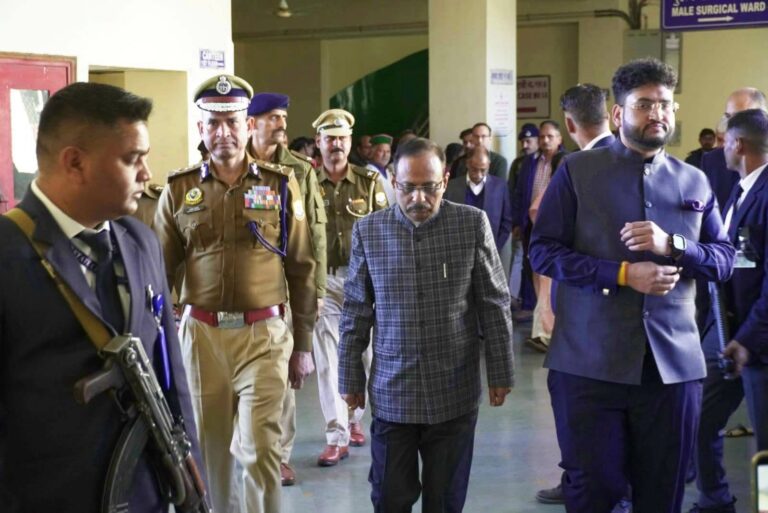 Kangra: टांडा मेडिकल कॉलेज का अचानक निरीक्षण! मुख्य सचिव बोले– जल्द हल होंगी सभी लंबित समस्याएं