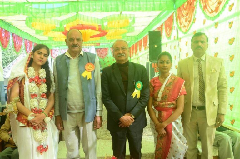 Hamirpur: सुनील शर्मा बिट्टू ने झटवाड़ स्कूल में बांटे ईनाम – की 11,000 रुपये की बड़ी घोषणा!