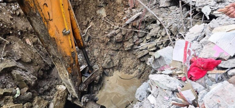 Kullu: कुल्लू में फिर बढ़ा डर! खनेड पहाड़ी से लगातार रिसाव, 200 घर खतरे में