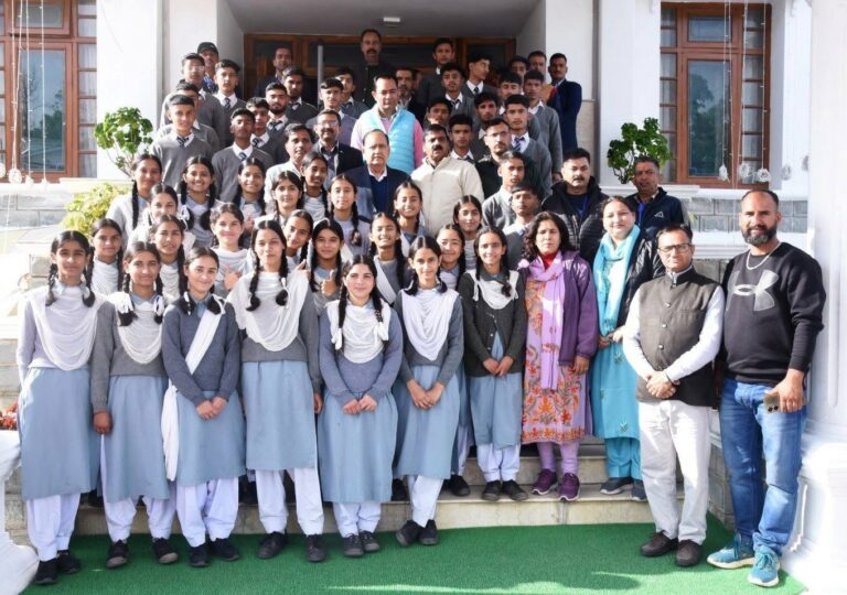 Kangra: “युवाओं को लोकतंत्र का संरक्षक बनना होगा”—तपोवन में छात्रों से बोले विधानसभा अध्यक्ष कुलदीप पठानिया
