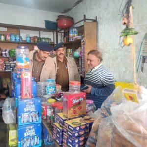 Solan: बद्दी पुलिस का बड़ा एक्शन! स्कूलों के पास 150 दुकानों की धड़ाधड़ चेकिंग, तंबाकू बेचने वालों पर गिरी गाज