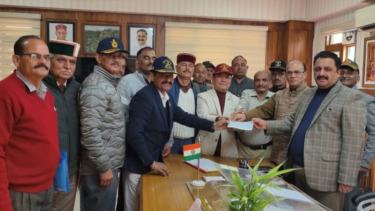 Solan: आपदा राहत में पूर्व सैनिकों की बड़ी पहल, एक्स सर्विसमेन लीग ने दिया 70 हजार का योगदान