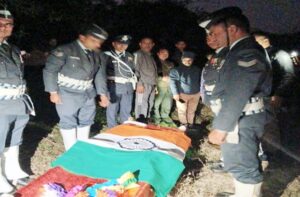 Kangra: छुट्टी खत्म होने से ठीक पहले दर्दनाक हादसा: एयरफोर्स जवान नवीन कपूर की मौत, सैन्य सम्मान के साथ अंतिम संस्कार