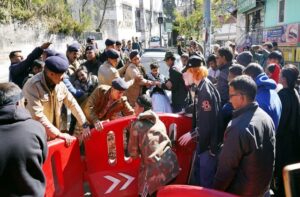 Himachal: शिमला सचिवालय के बाहर फूटा गुस्सा: 771 दिन से संघर्षरत दृष्टिबाधितों और पुलिस की तकरार, अब दी आत्मदाह की चेतावनी—10 दिसम्बर से उग्र आंदोलन!