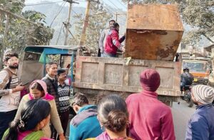 Mandi: मंडी में सख्त कार्रवाई: दुकानदारों पर चालान, अवैध रेहड़ियां जब्त—सिंगल यूज प्लास्टिक पर नगर निगम का बड़ा अभियान