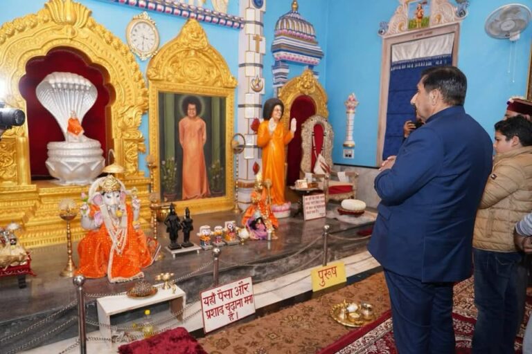 Kangra: लंज साईं मंदिर पहुंचे डिप्टी सीएम मुकेश अग्निहोत्री, हिमाचल की शांति और समृद्धि के लिए की विशेष पूजा