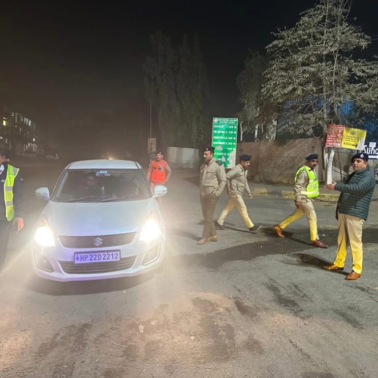 Solan: रात भर सख्ती में रही बद्दी पुलिस, नाका चेकिंग से अपराधियों और ट्रैफिक नियम तोड़ने वालों में मचा हड़कंप