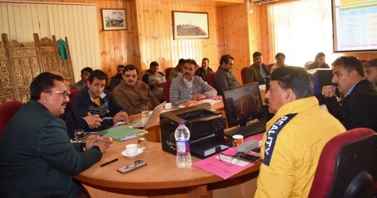 Solan: सोलन में जल संकट पर बड़ा एक्शन: हर गांव तक शुद्ध पानी पहुंचाने के लिए कड़े निर्देश, 2025 तक पूरा होगा बड़ा मिशन