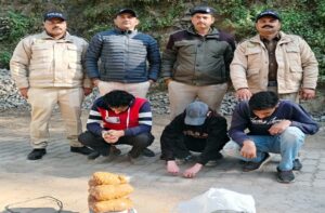 Bilaspur: घुमारवीं में सबसे बड़ी पकड़: कार से मिली 3.650 किलो चरस, पंजाब और J&K के तीन युवक गिरफ्तार