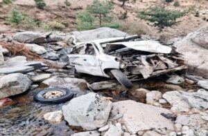 Chamba: थणाला में खाई में गिरी कार, दो युवकों की मौत; सलूणी के दो परिवारों में छाया मातम