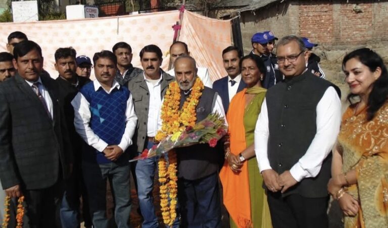 Kangra: नशे से दूर रहकर पढ़ाई में आगे बढ़ें छात्र, औंद स्कूल के समारोह में प्रवेश शर्मा का संदेश