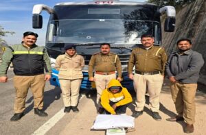 Mandi: सुंदरनगर — पुंघ फोरलेन पर बस में सवार युवक गिरफ्तार, 547 ग्राम चरस बरामद
